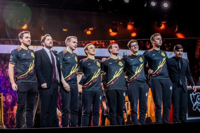 Mistrzostwa Świata LoL: Historia epickich turniejów 2011-2025