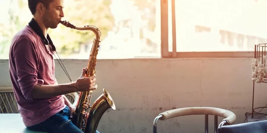 Ile naprawdę trwa nauka gry na saksofonie? Zaskakująca prawda dla początkujących