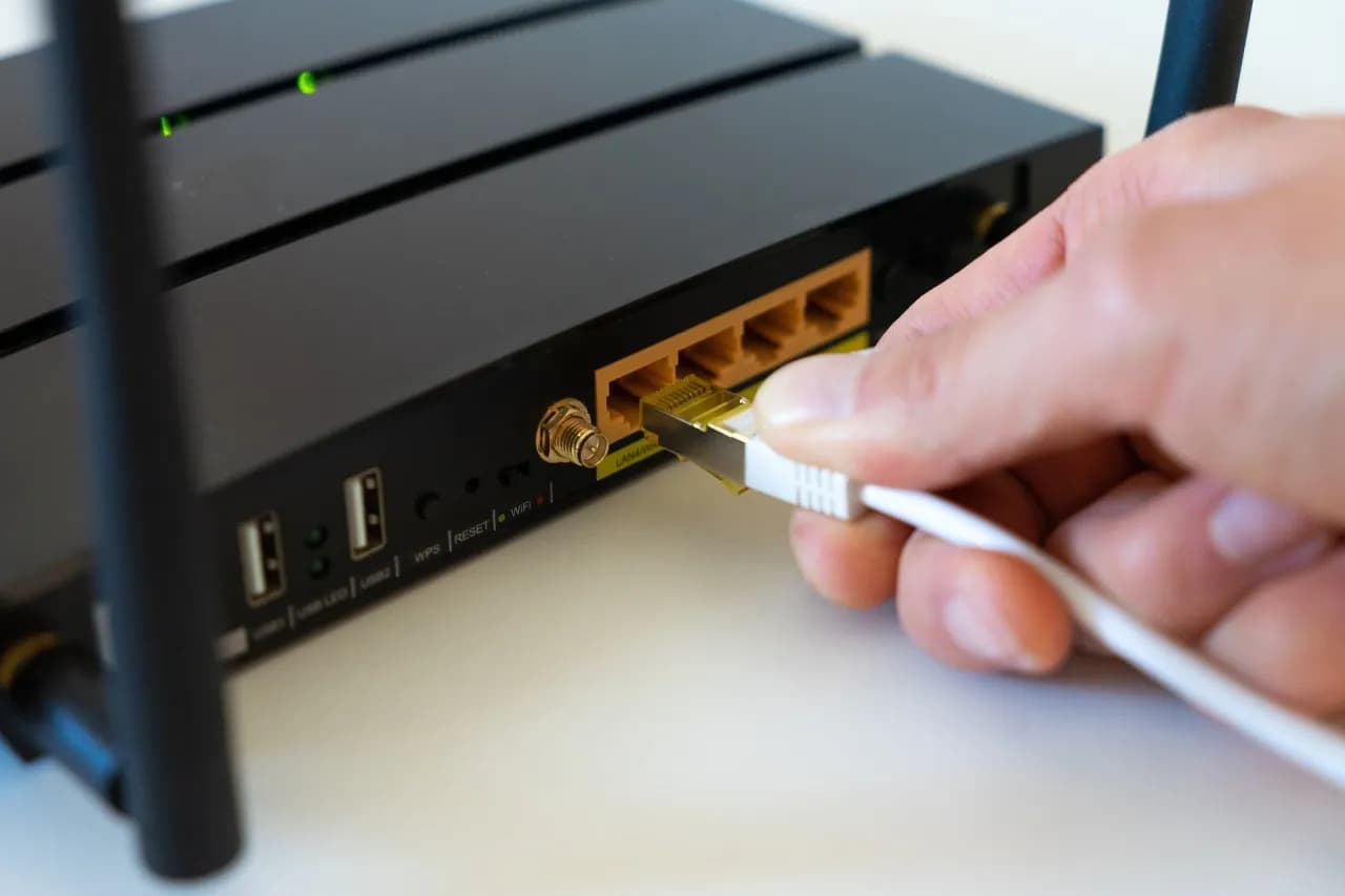 Jak podłączyć modem do laptopa? Proste kroki i najczęstsze problemy